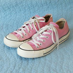 Pink Size 7 Converse All Stars in EUC